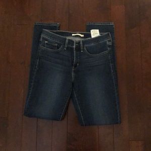 311 shaping skinny jeans Levi’s size 28